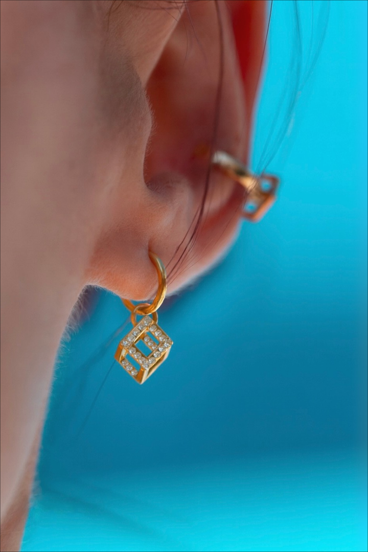 Cube Mirage Baby Icon Earring Pavée Yellow Gold