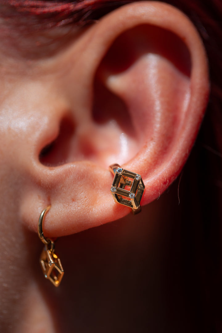 Cube Mirage Icon Earcuff Accent 18K Yellow Gold